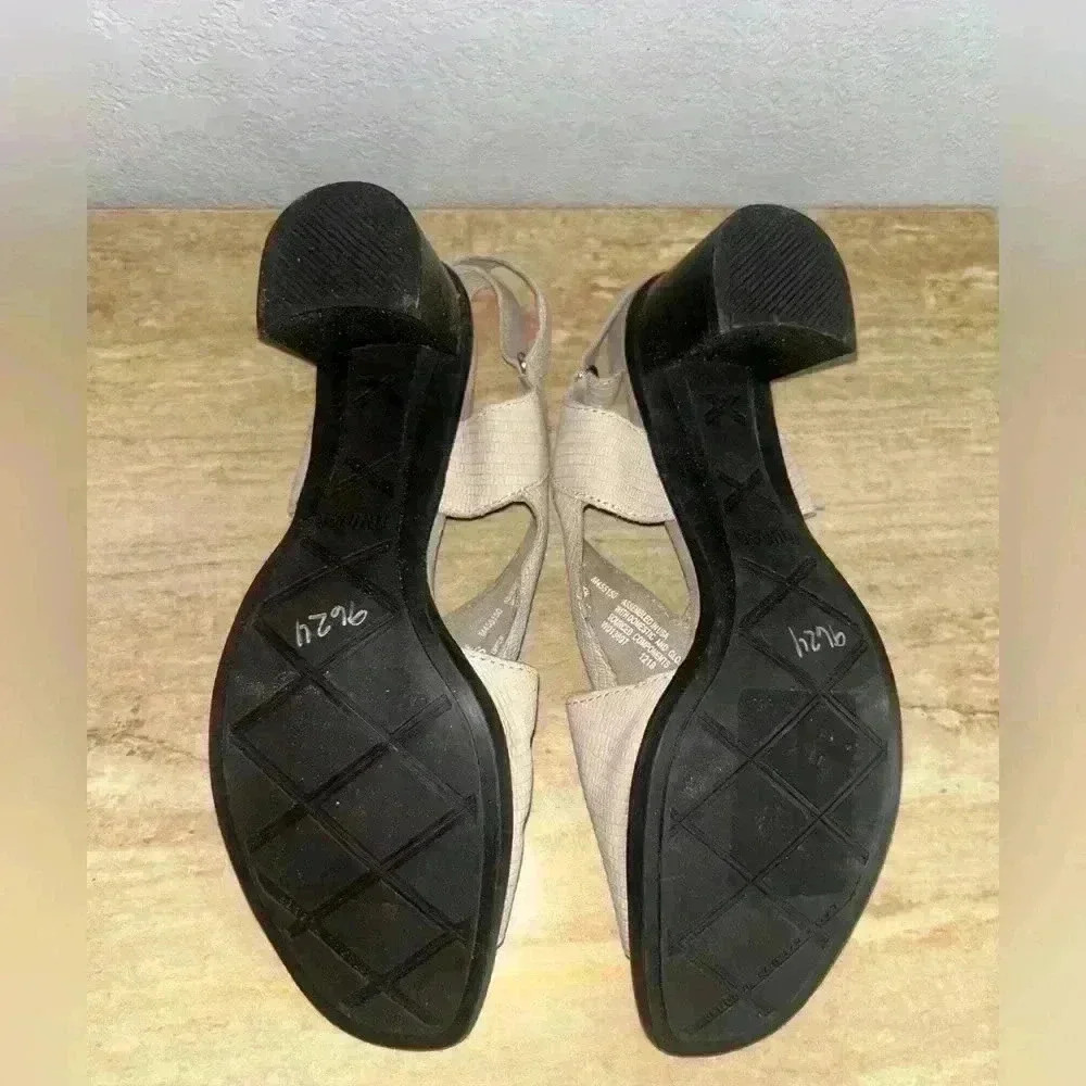 NEW MUNRO Laine Block Heel Sandal Size 9SS - Picture 7 of 8